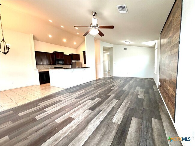 Building Photo - 500 Obsidian Ln