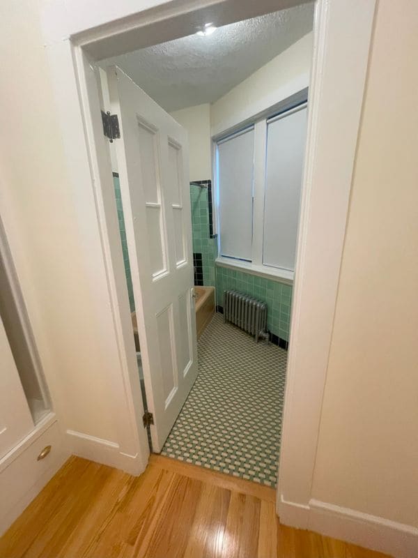 Building Photo - 504 Beacon St