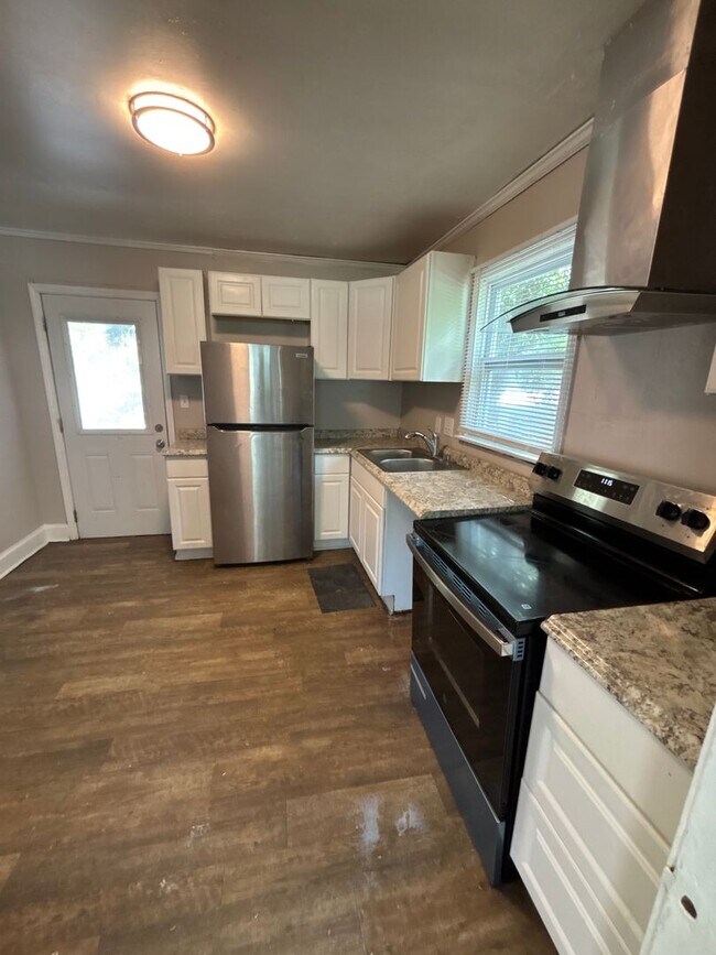 Building Photo - 410 Blacksnake Rd