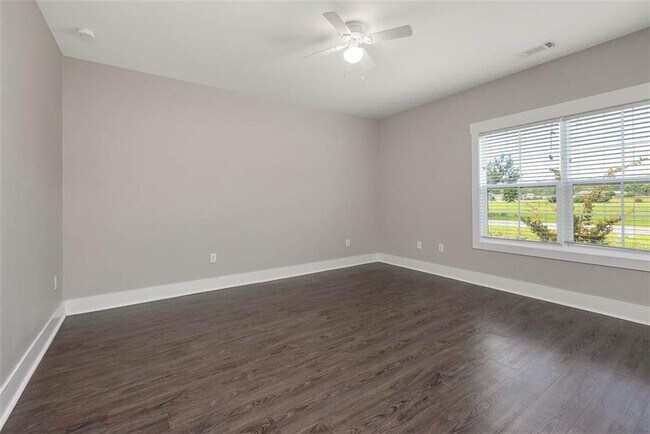 Building Photo - 110 Huron Loop