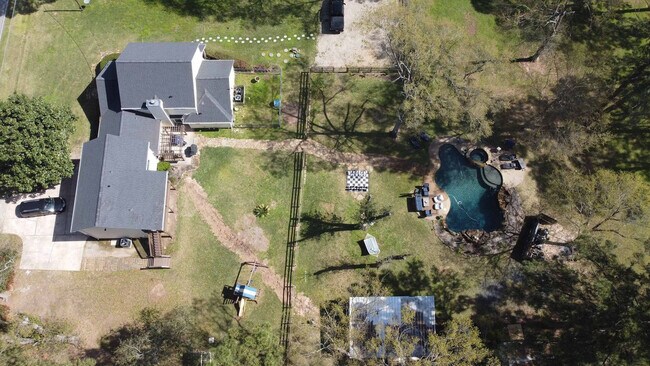 Building Photo - 9123 Kerr Dr
