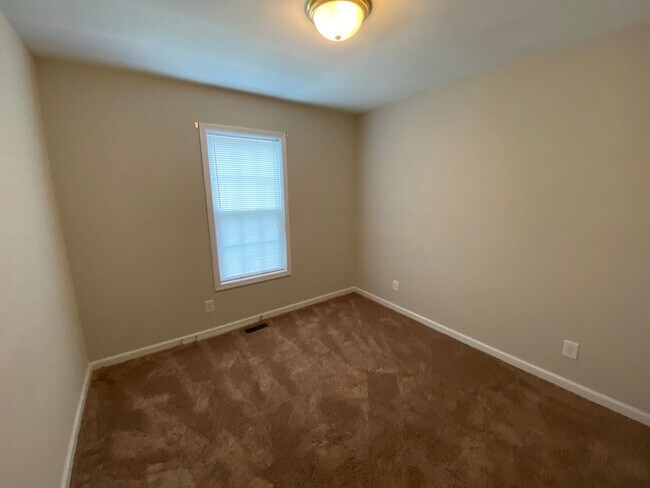 Building Photo - Beautiful three bedroom two bathroom house...