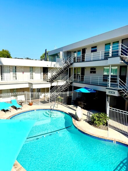 Building Photo - La Jolla Riviera