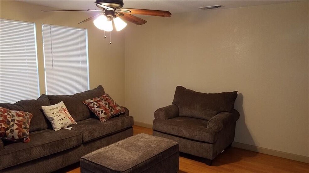 Building Photo - 756 N Barton Ave