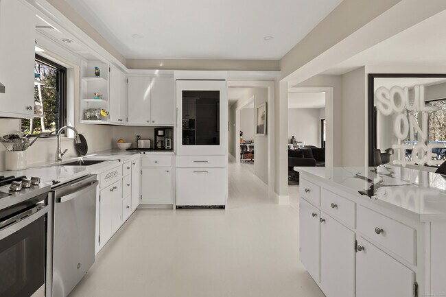 Building Photo - 95 Louises Ln