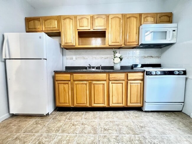 Building Photo - 315 56th St