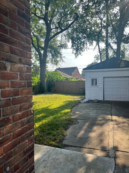 Backyard - 9636 Marlowe St