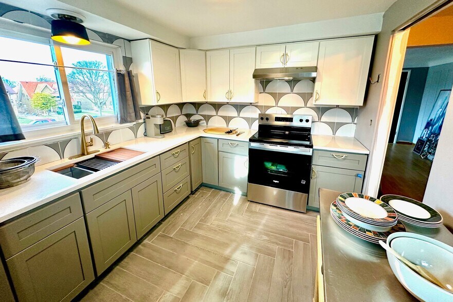 Building Photo - 636 N 54th St