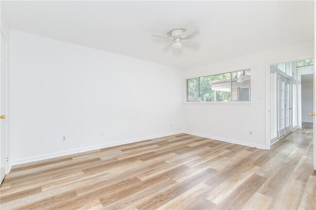Building Photo - 346 Carpenter Dr NE