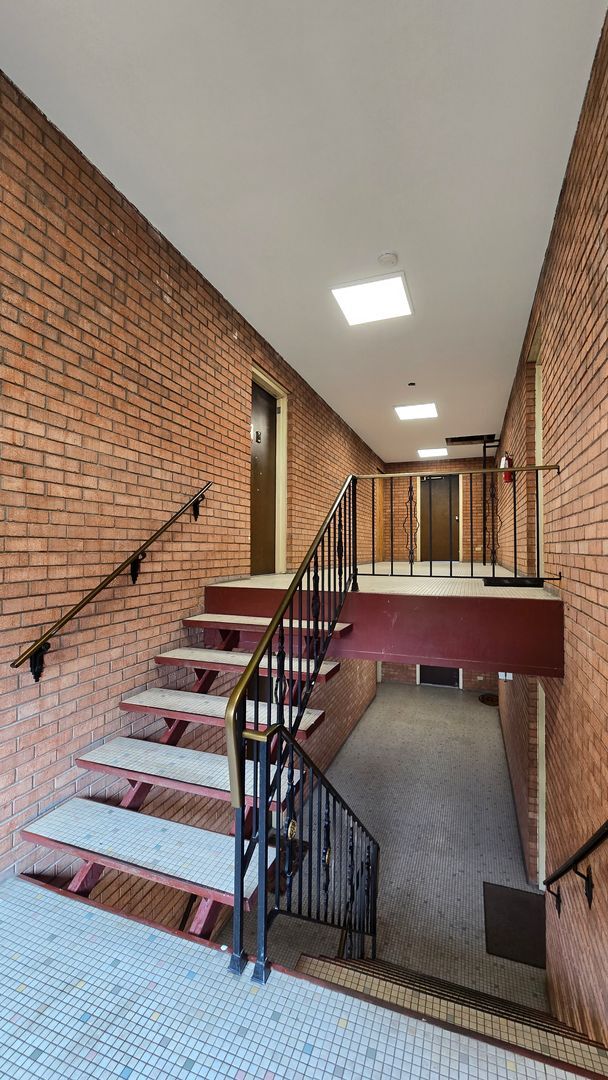 Interior Photo - 5910 Belmont Ave