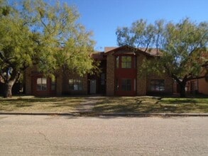 Building Photo - 909 Bruce Way