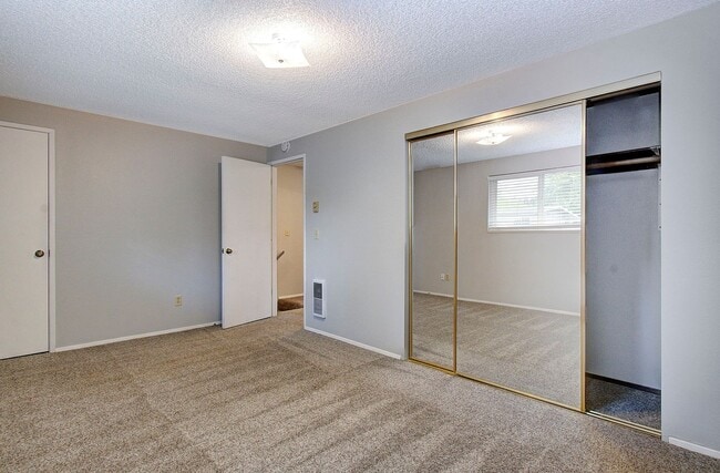 Building Photo - Heigh 710-712