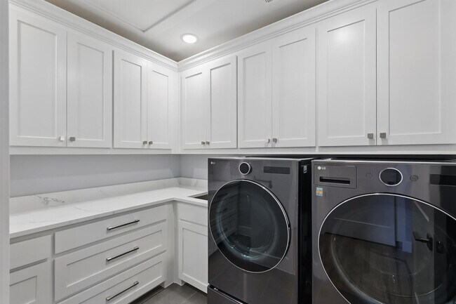 Building Photo - 428 Highwood Trl
