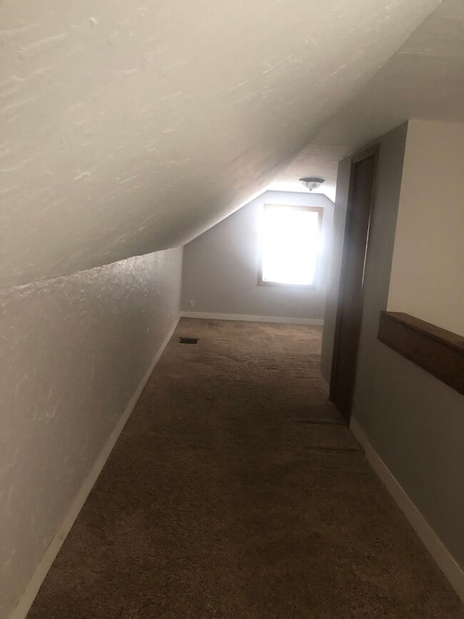 Building Photo - Cozy 3 Bedroom, 1Bath House Available o