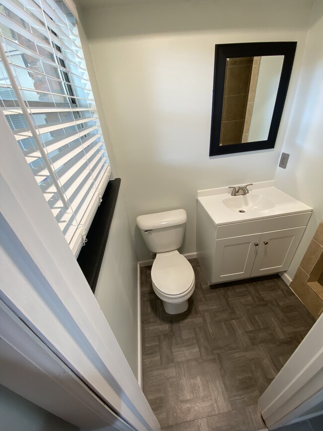 Bathroom 2 - 1406 E Boyd St
