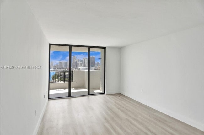 Building Photo - 555 NE 15th St
