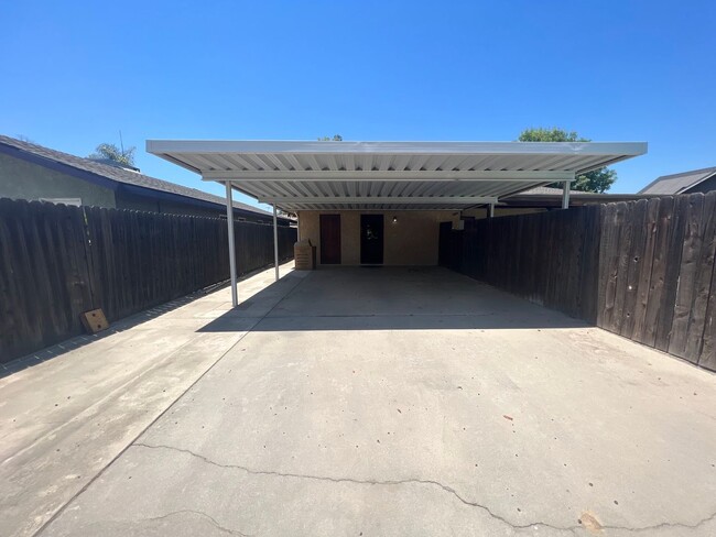 Building Photo - Beautiful home in Kingsburg