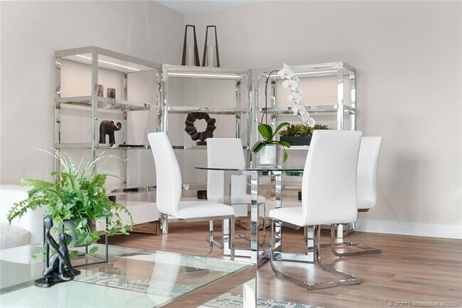 Building Photo - 41 SW Seminole St