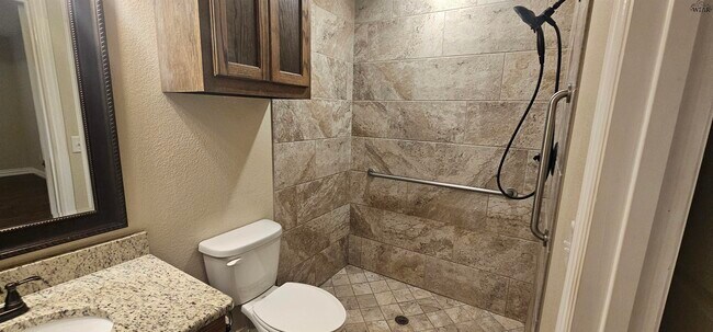 Building Photo - 2947 Cunningham Dr