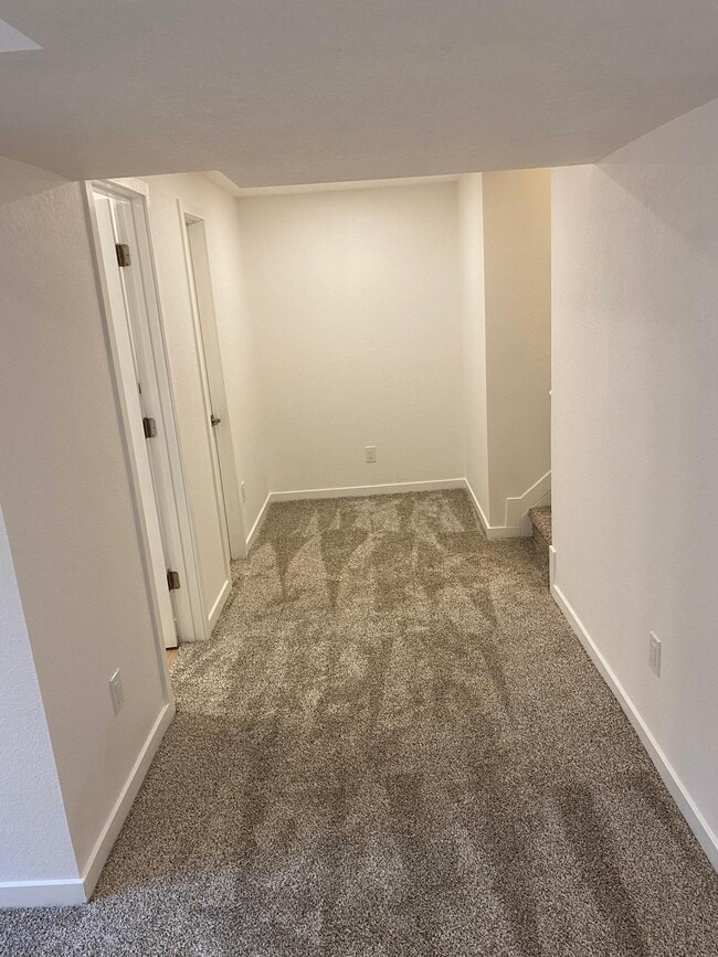 Building Photo - 486 Balsa Dr