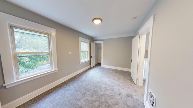 Building Photo - Old Brooklyn Area - 3 Bedroom Single Famil...