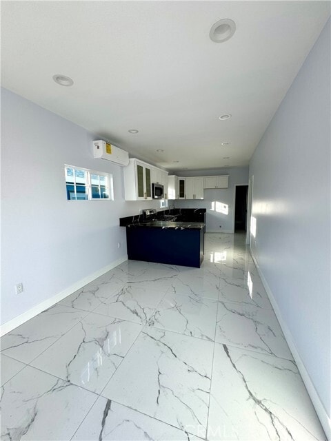 Building Photo - 14712 Newland St