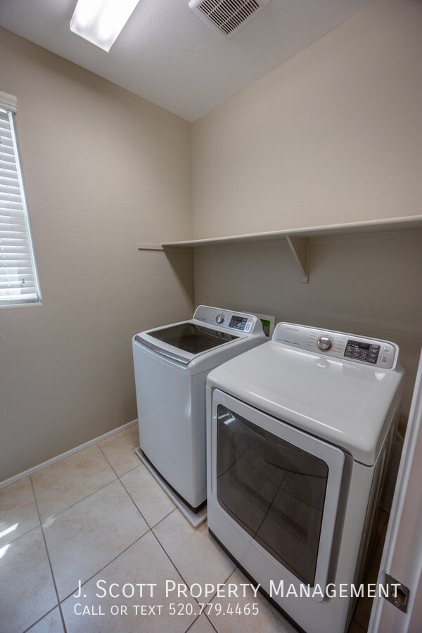 Building Photo - 17737 W Mandalay Ln