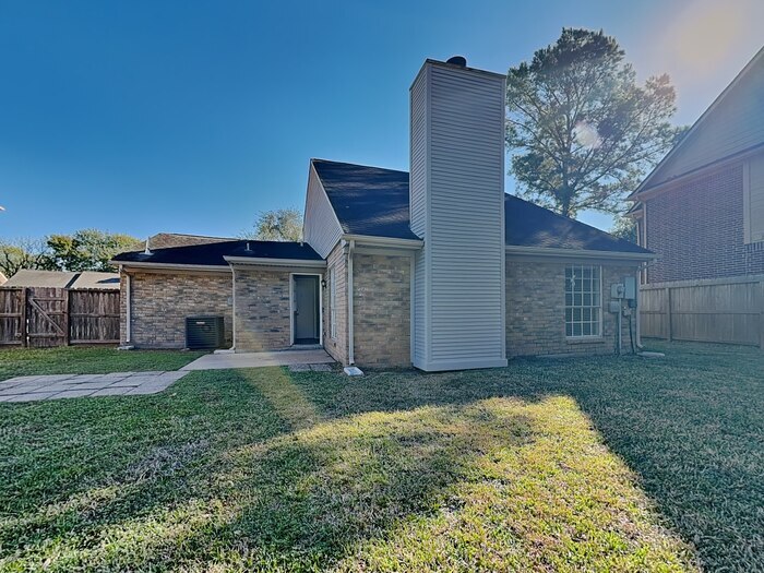 Building Photo - 5711 Wynberry Dr