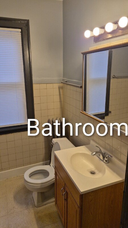 Building Photo - 7111 S Emerald Ave