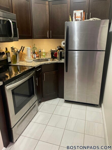 Building Photo - 81 Essex St