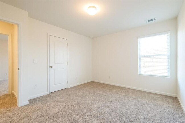 Building Photo - 131 Shelter Ln E