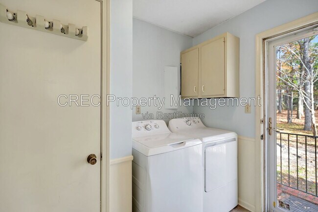 Building Photo - 321 Shaftesbury Ln