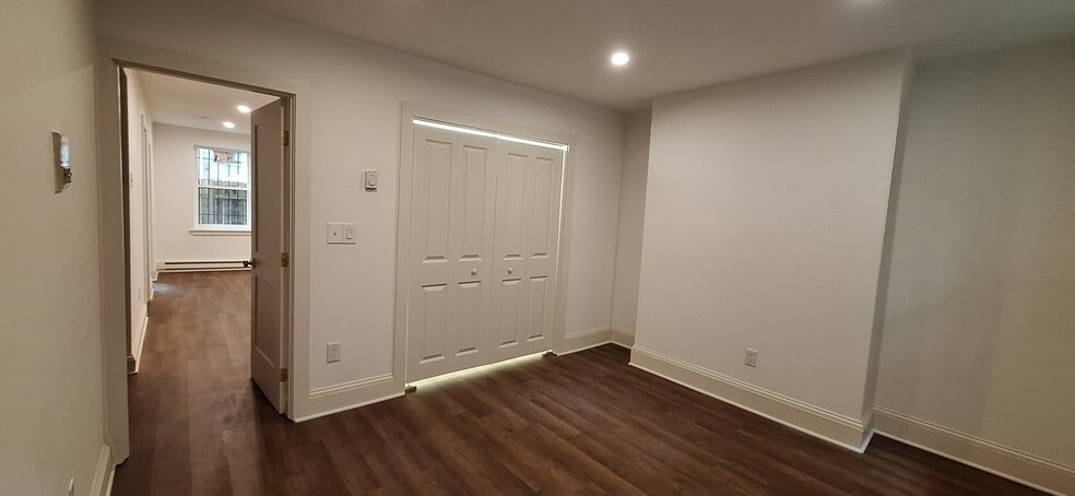 Bedroom - 44 E Springfield St