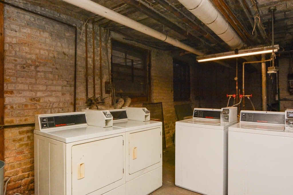 Building Photo - 1152 Maple Ave