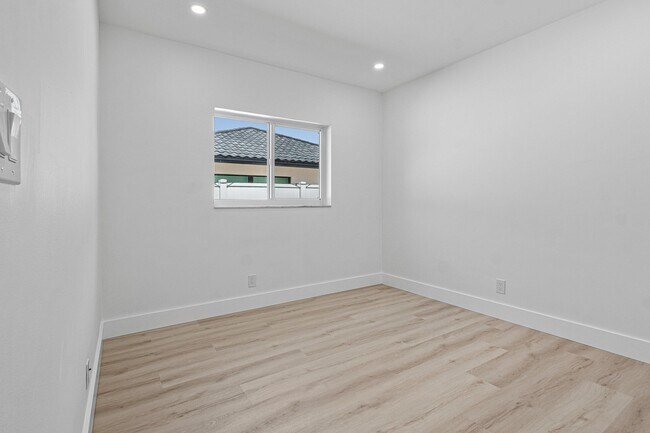 Building Photo - 970 SW 7th St
