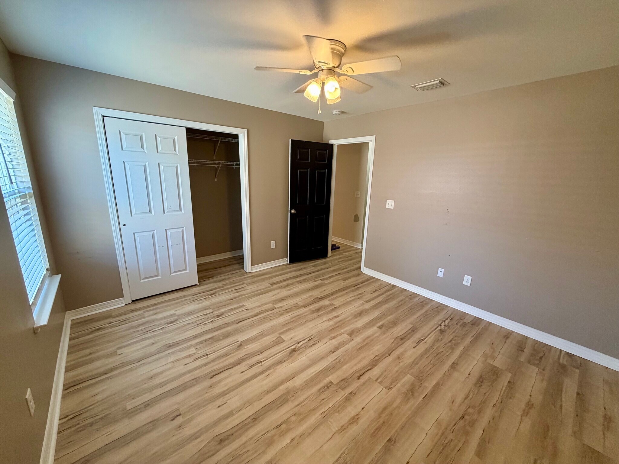 Building Photo - 500 Baywood Ct