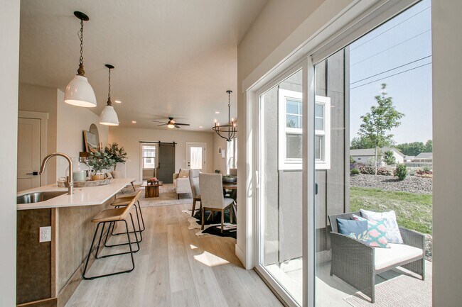 Building Photo - Sophisticated Luxury Townhome in the Heart...