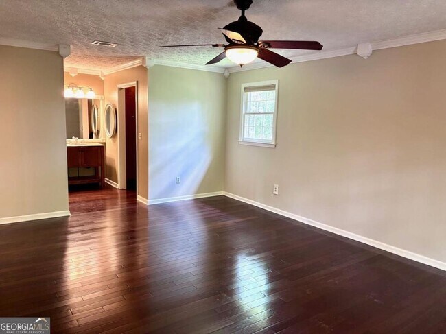 Building Photo - 2408 Crooked Tree Ct NE