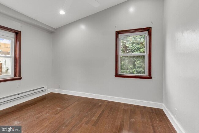 Building Photo - 707 W Girard Ave