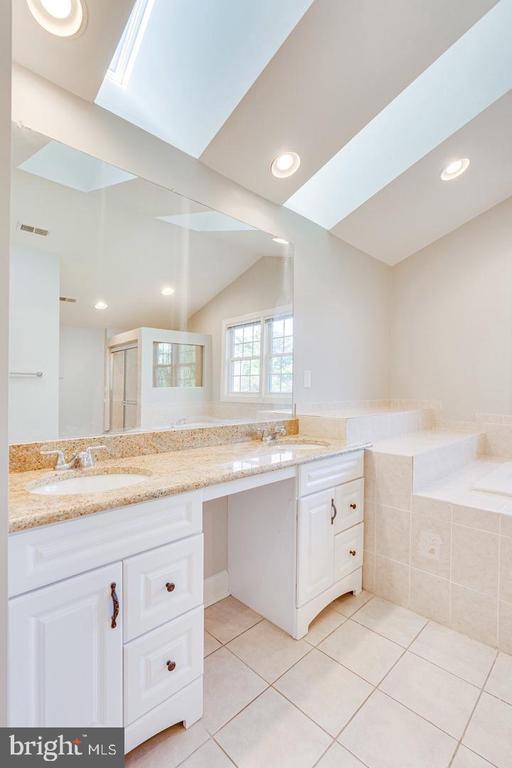 Building Photo - 1168 Taji Ct