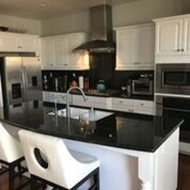 Building Photo - COASTAL LIVING IN A COUNTRY CLUB ENVIRONMENT.