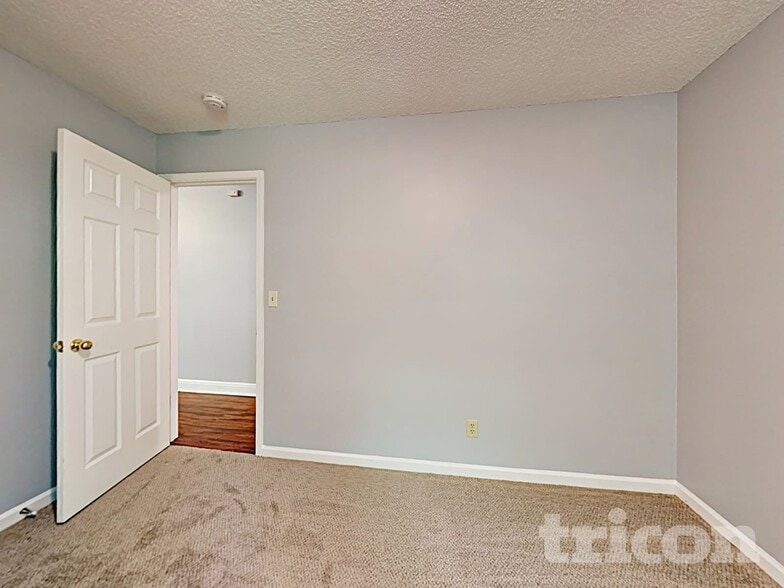 Building Photo - 4807 Alpine Dr SW