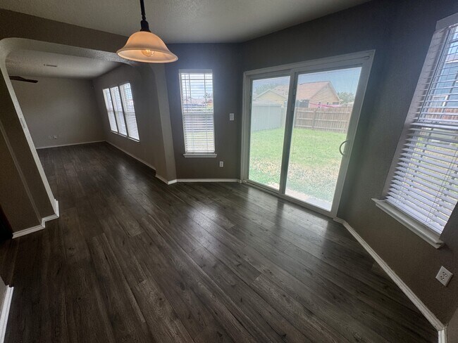 Building Photo - 8755 Sunview Park