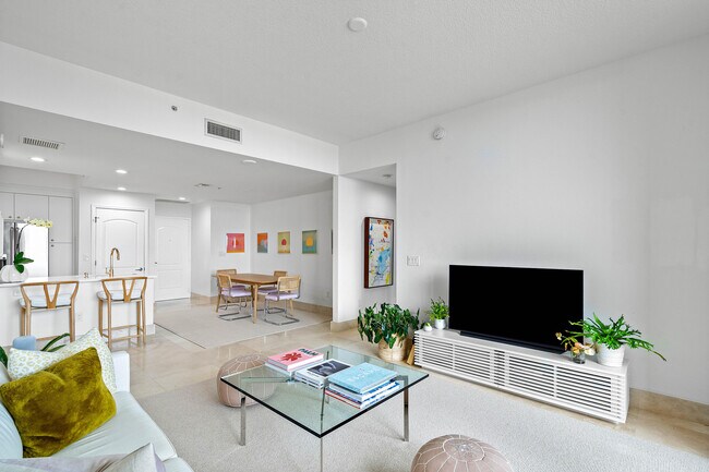 Building Photo - 801 S Olive Ave