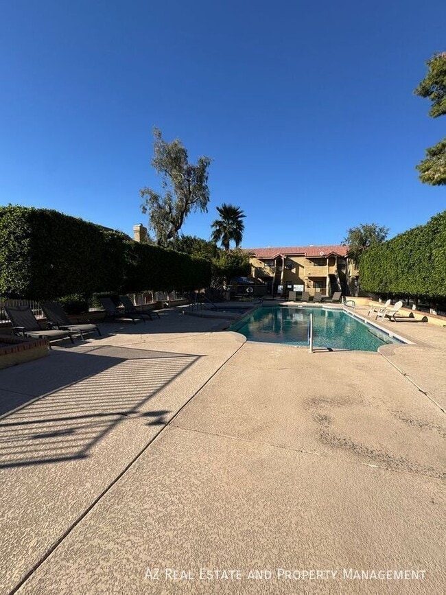 Building Photo - 1126 W Elliot Rd