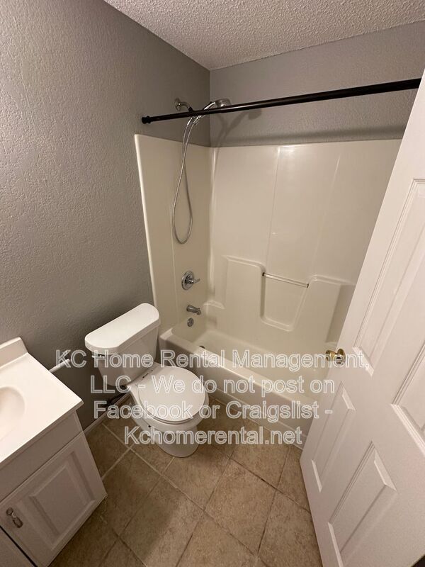 Building Photo - 5656 N Anita Ave