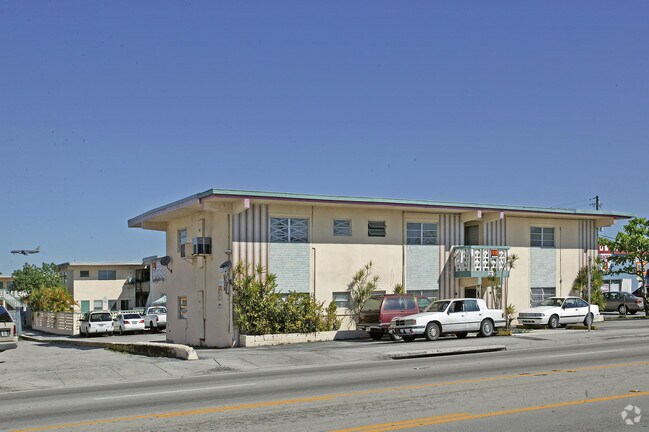 Building Photo - 4651 W Flagler St