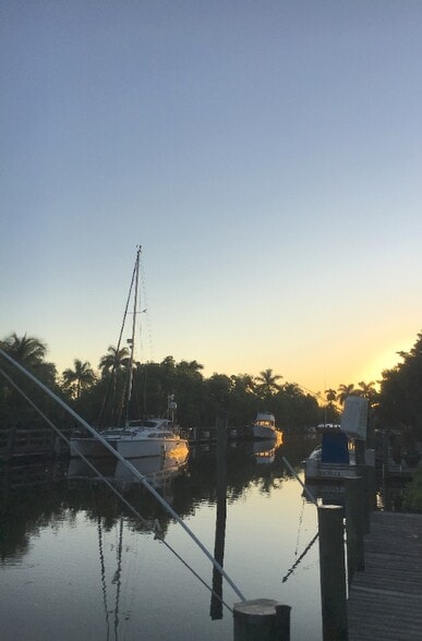 Building Photo - 1525 Curlew Ave