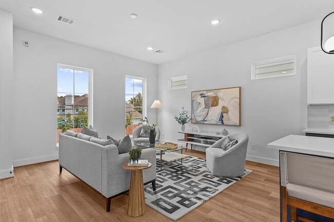 Building Photo - 3903 F Pinemont Dr