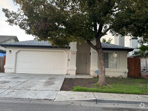 Building Photo - Remodeled 5 bedroom 2 bath house available...